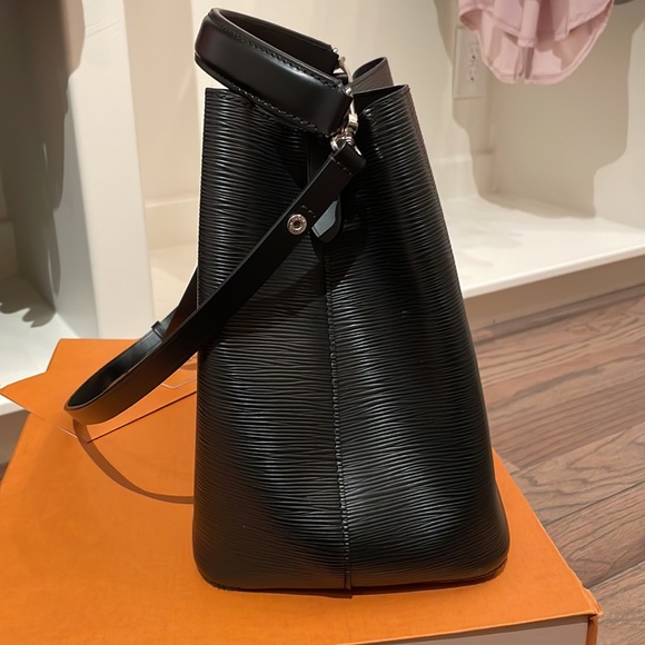 Louis Vuitton Epi leather NéoNoé MM bucket bag - Picture 5 of 6